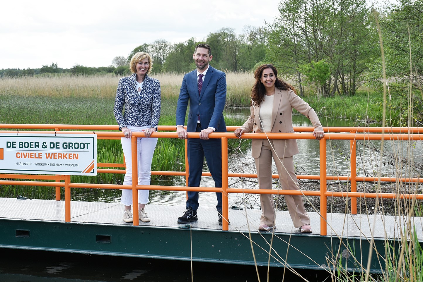 Foto bestuurders start werkzaamheden Meerweg 13 mei 2022